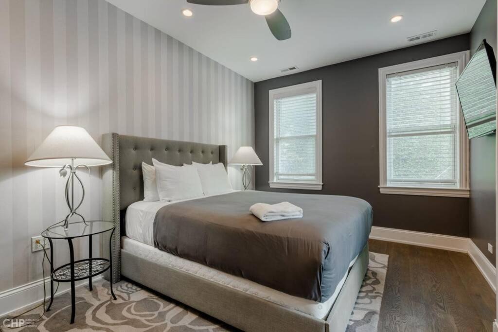 Gold Coast With Free Parking Garage Sleeps 10 Villa Chicago