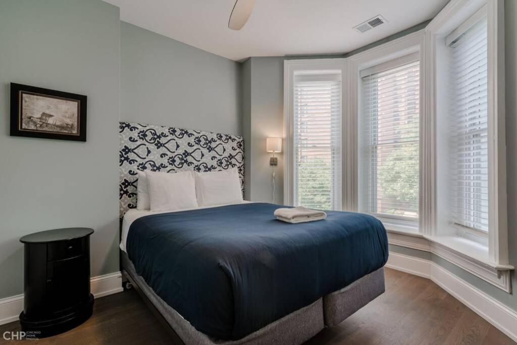 Gold Coast With Free Parking Garage Sleeps 10 Chicago