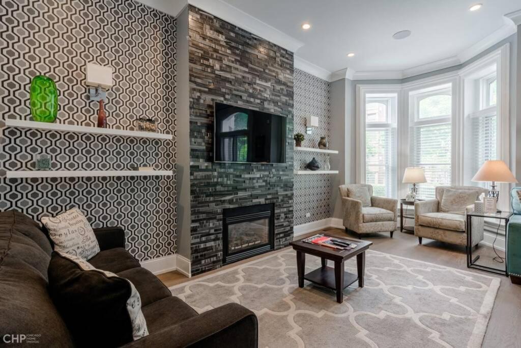 Gold Coast With Free Parking Garage Sleeps 10 Chicago